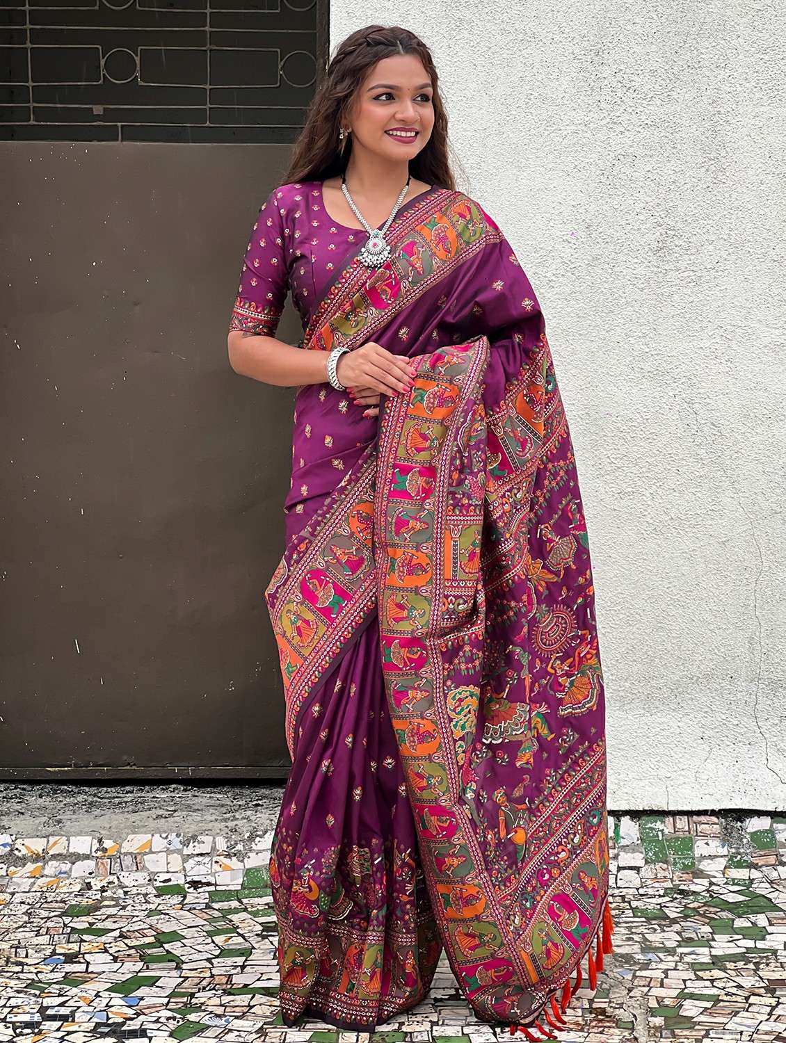 women self design banarasi saree with blouse