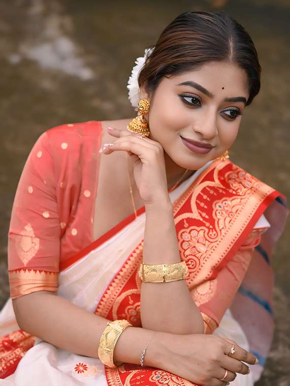 women self design bordered saree with blouse - 22448848 -  Standard Image - 3