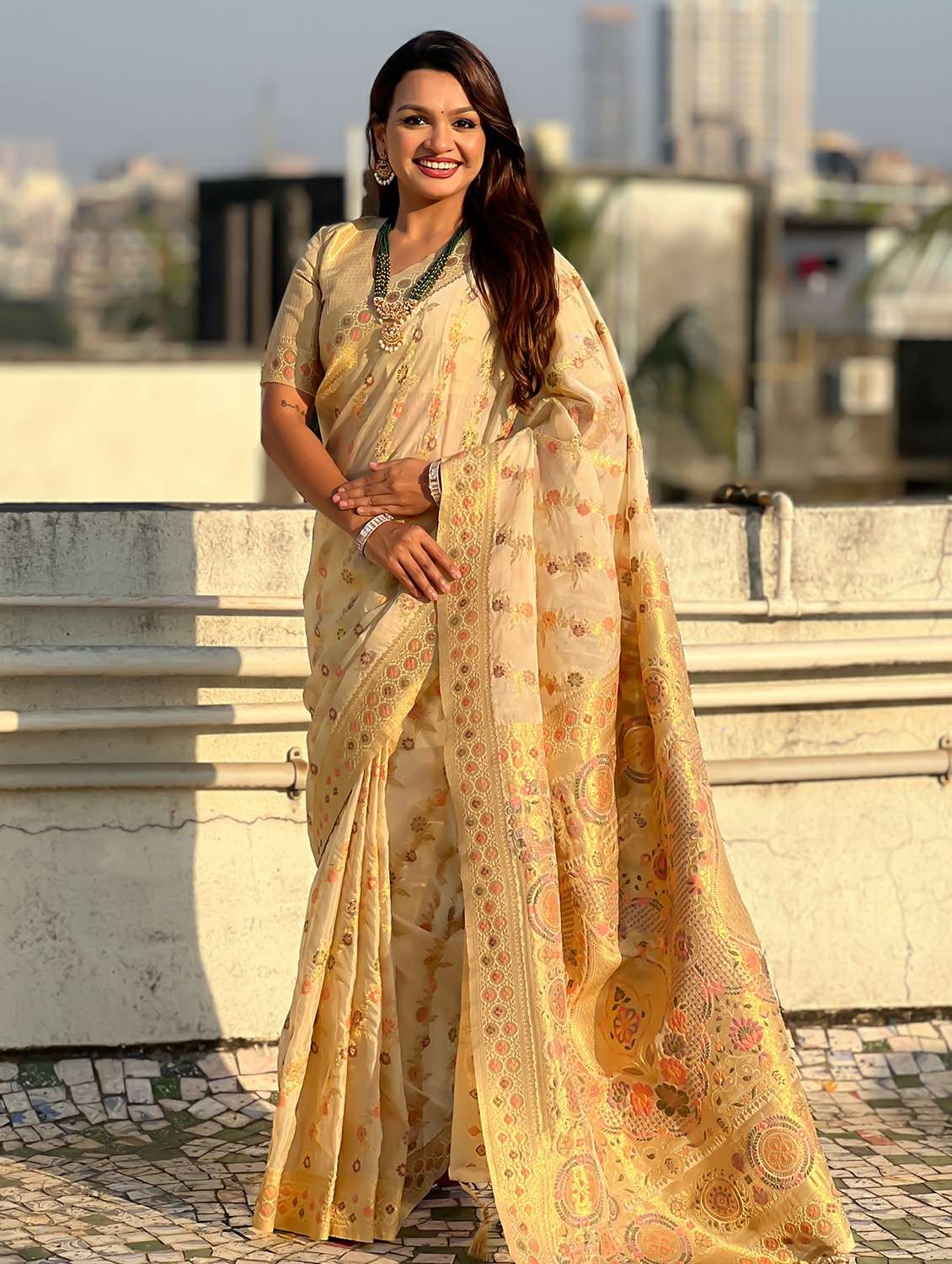 women self design banarasi saree with blouse