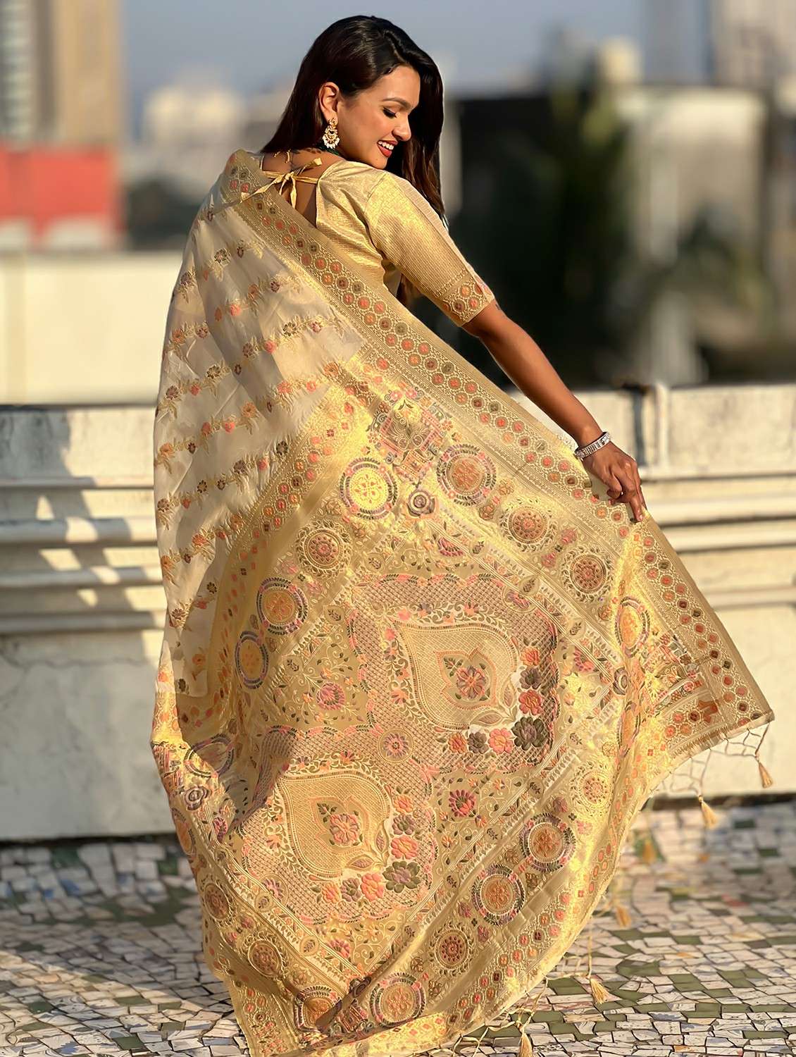 women self design banarasi saree with blouse - 22448886 -  Standard Image - 3