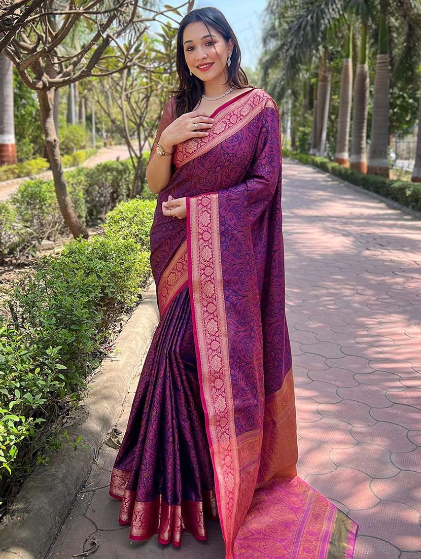 women self design bordered saree with blouse