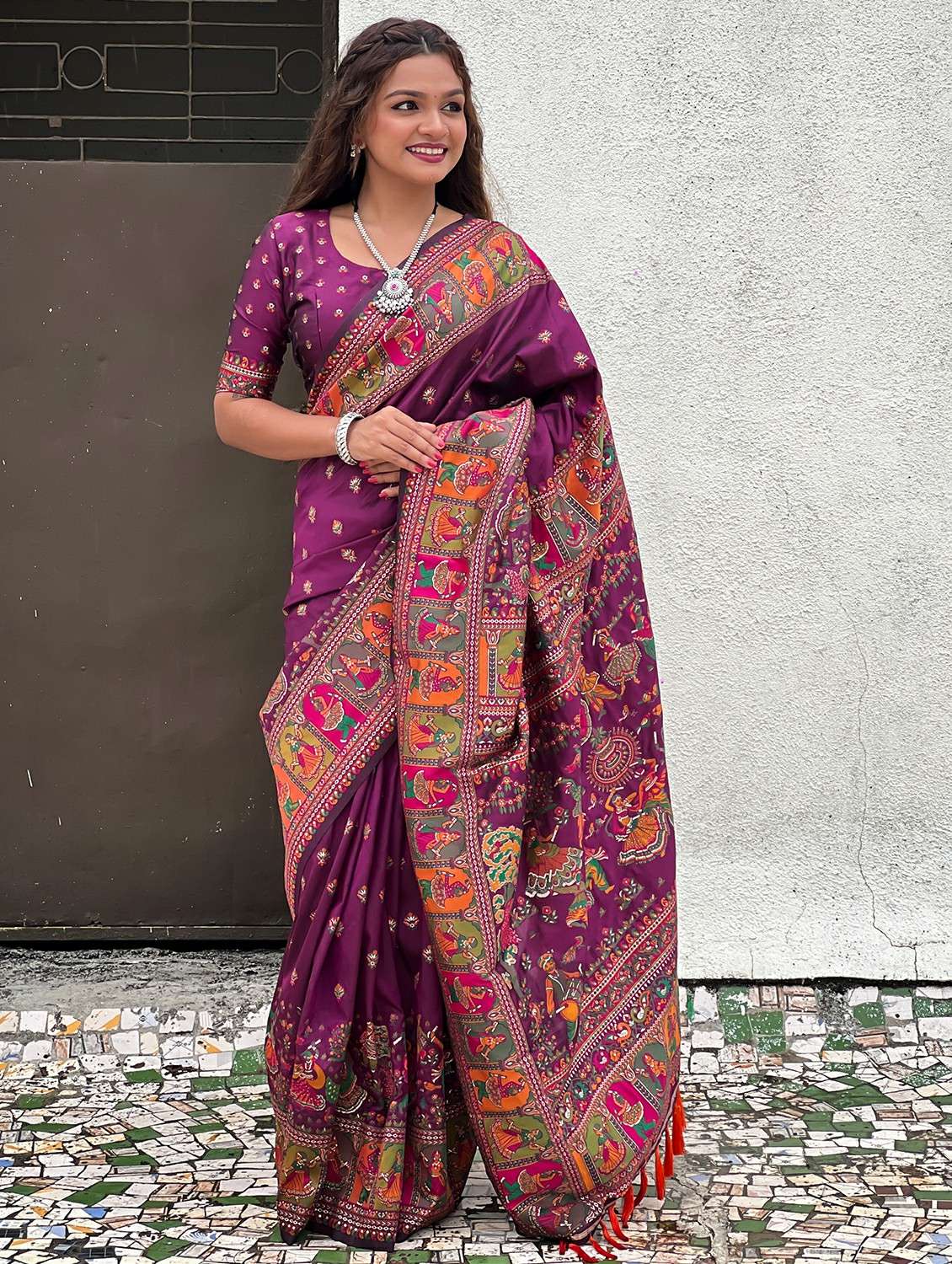 women self design banarasi saree with blouse