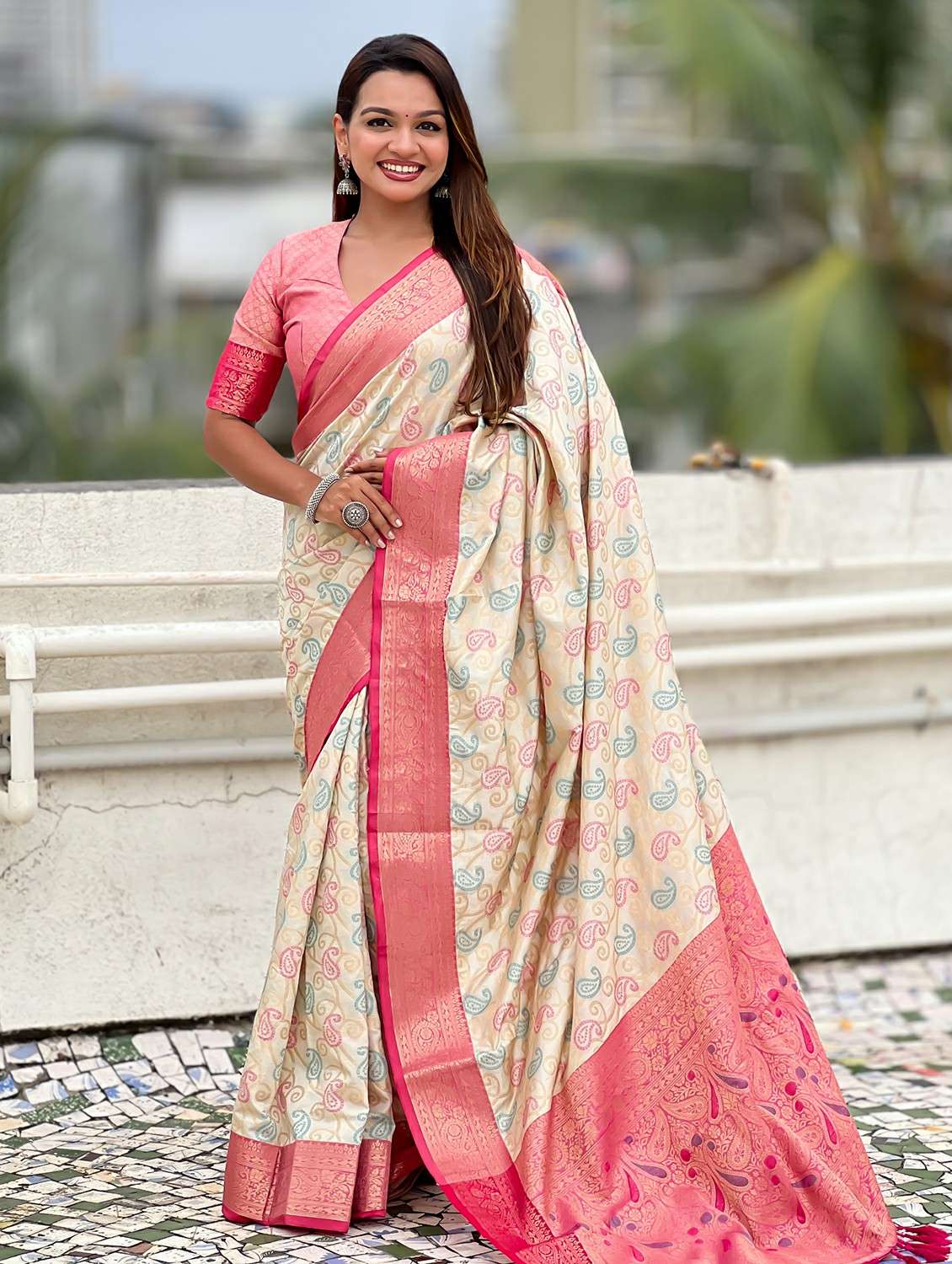 women bandhani patola saree with blouse