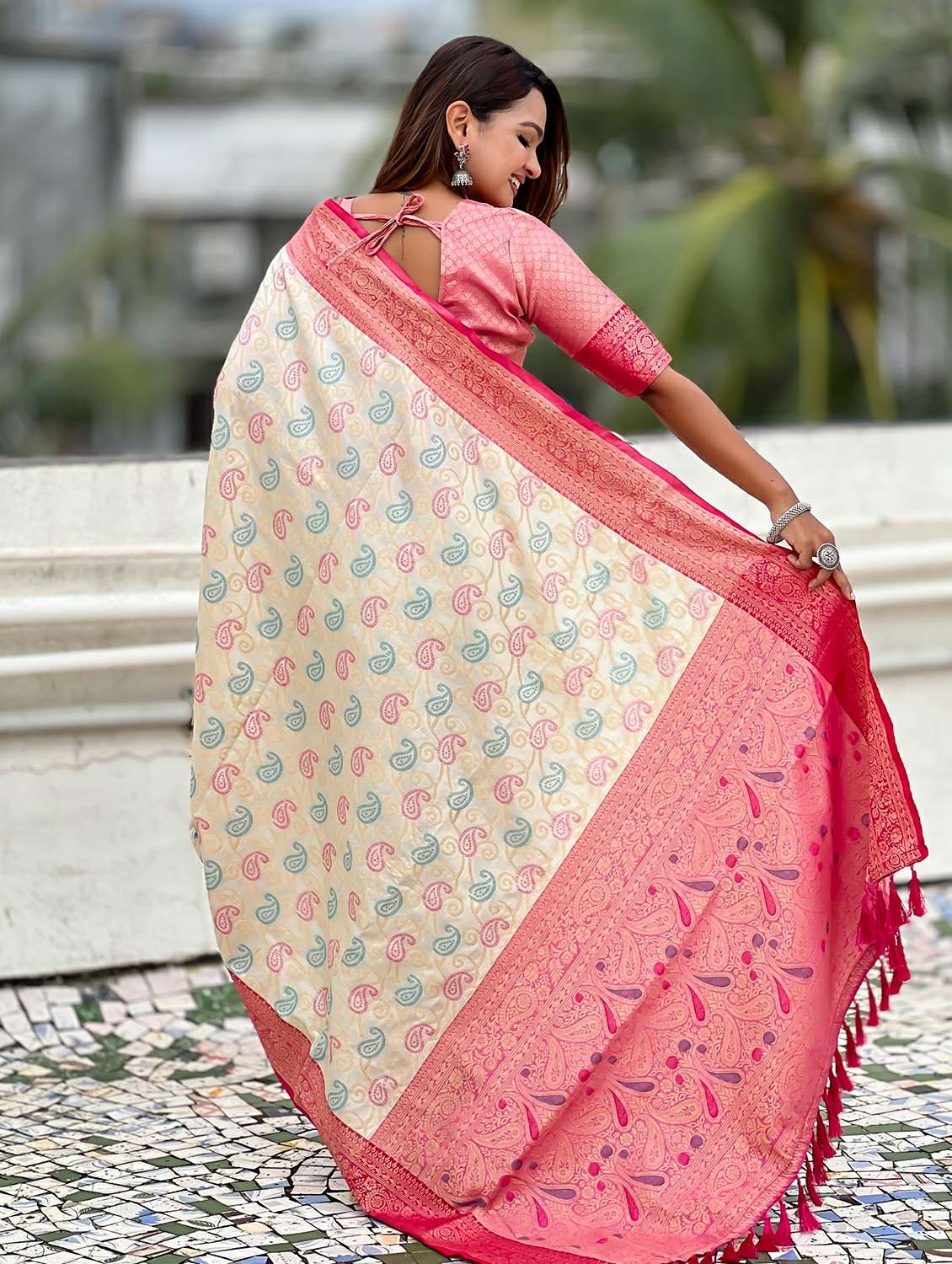 women bandhani patola saree with blouse - 22448911 -  Standard Image - 3