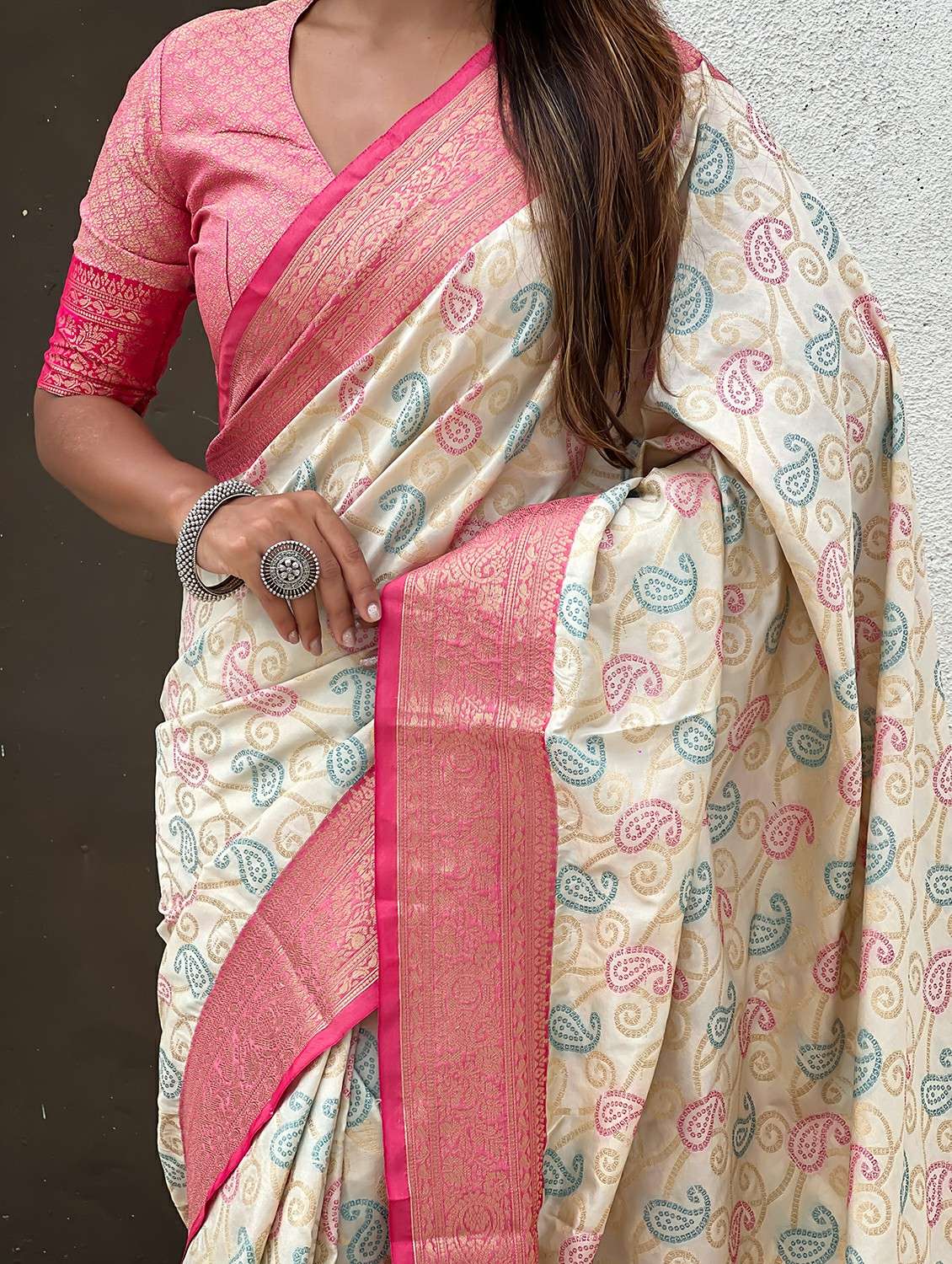 women bandhani patola saree with blouse - 22448911 -  Standard Image - 5