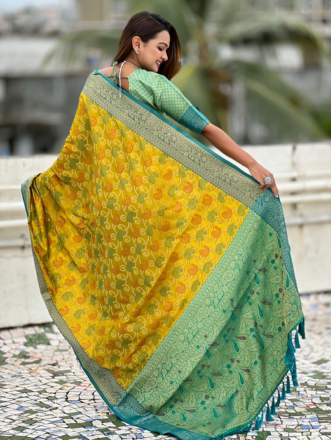 women bandhani patola saree with blouse - 22448912 -  Standard Image - 3