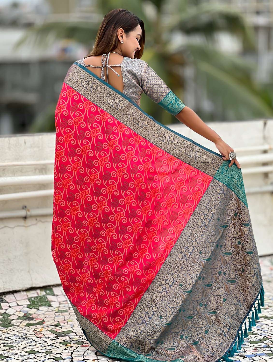 women bandhani patola saree with blouse - 22448914 -  Standard Image - 3