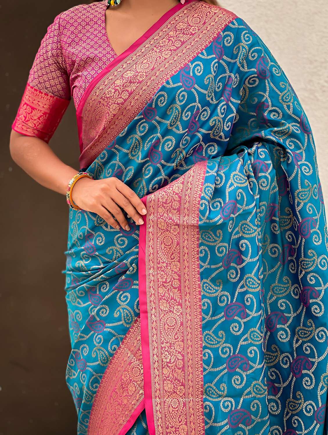 women bandhani patola saree with blouse - 22448915 -  Standard Image - 5