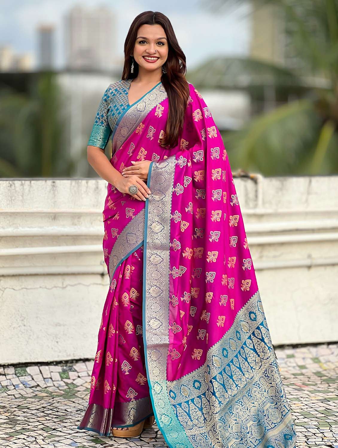 women self design patola saree with blouse