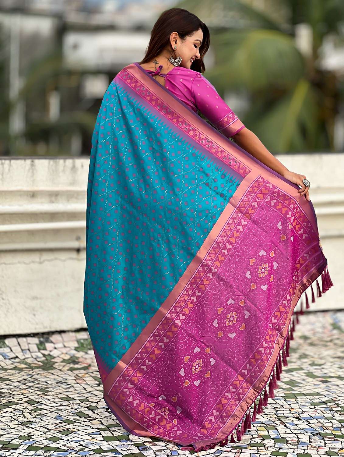 women ikat patola saree with blouse - 22448927 -  Standard Image - 3