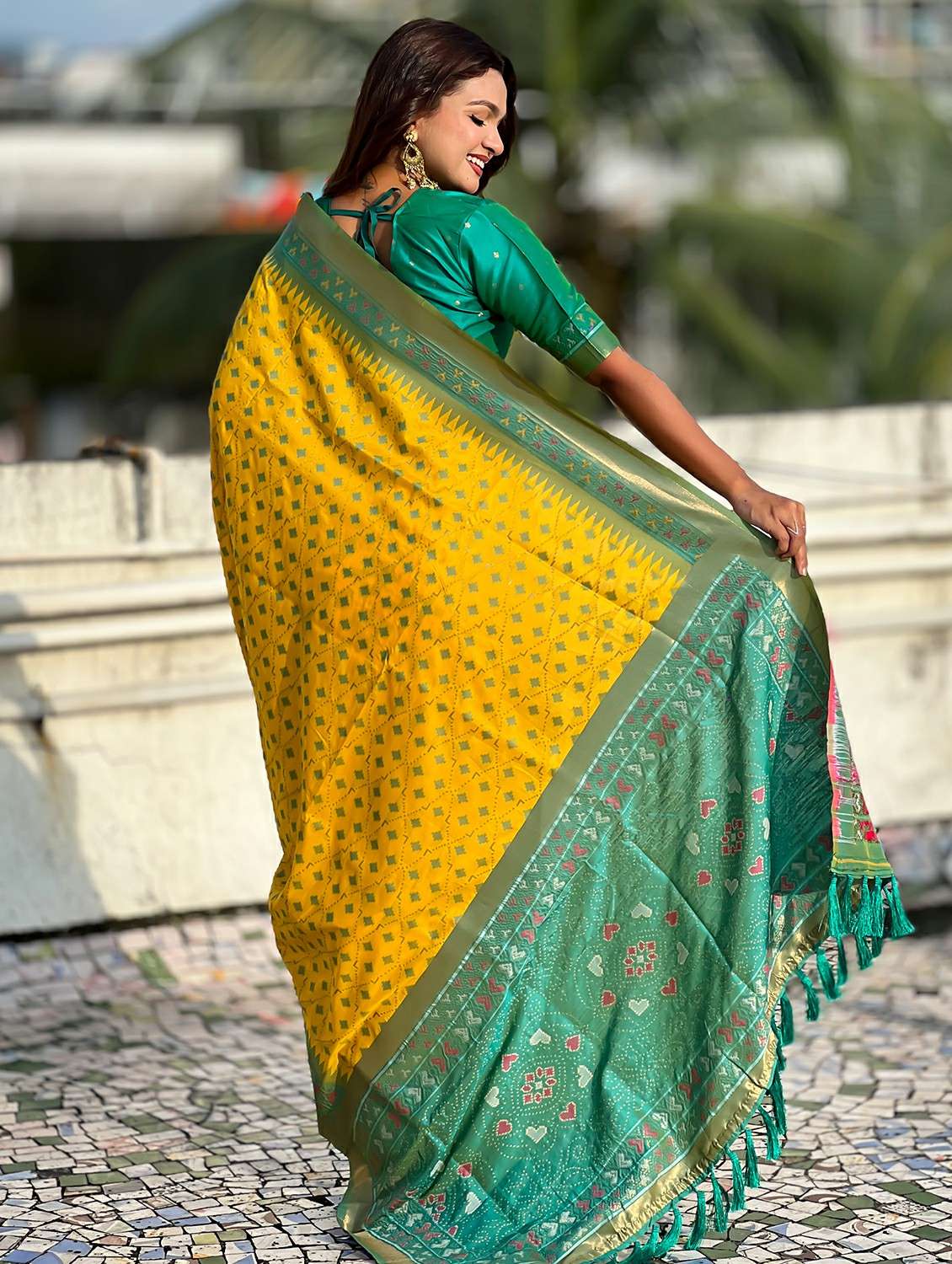 women ikat patola saree with blouse - 22448929 -  Standard Image - 3