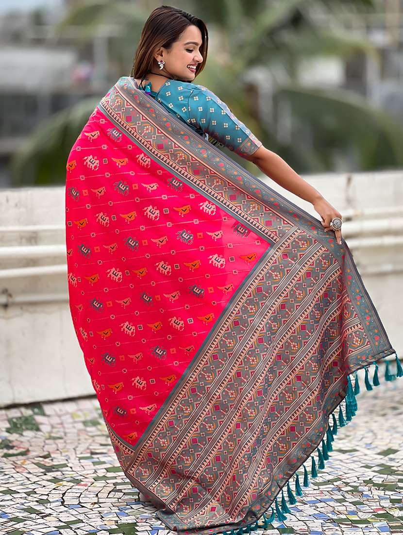 women self design patola saree with blouse - 22448935 -  Standard Image - 3