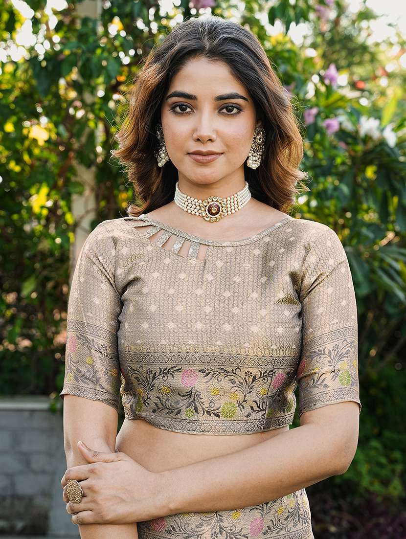 women self design banarasi saree with blouse - 22448938 -  Standard Image - 5