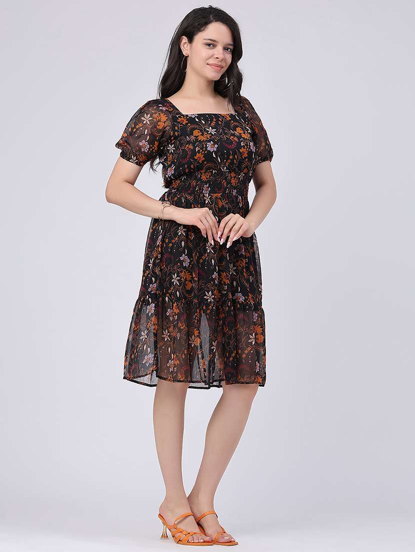 women printed puff sleeves tiered dress - 22449383 -  Standard Image - 3