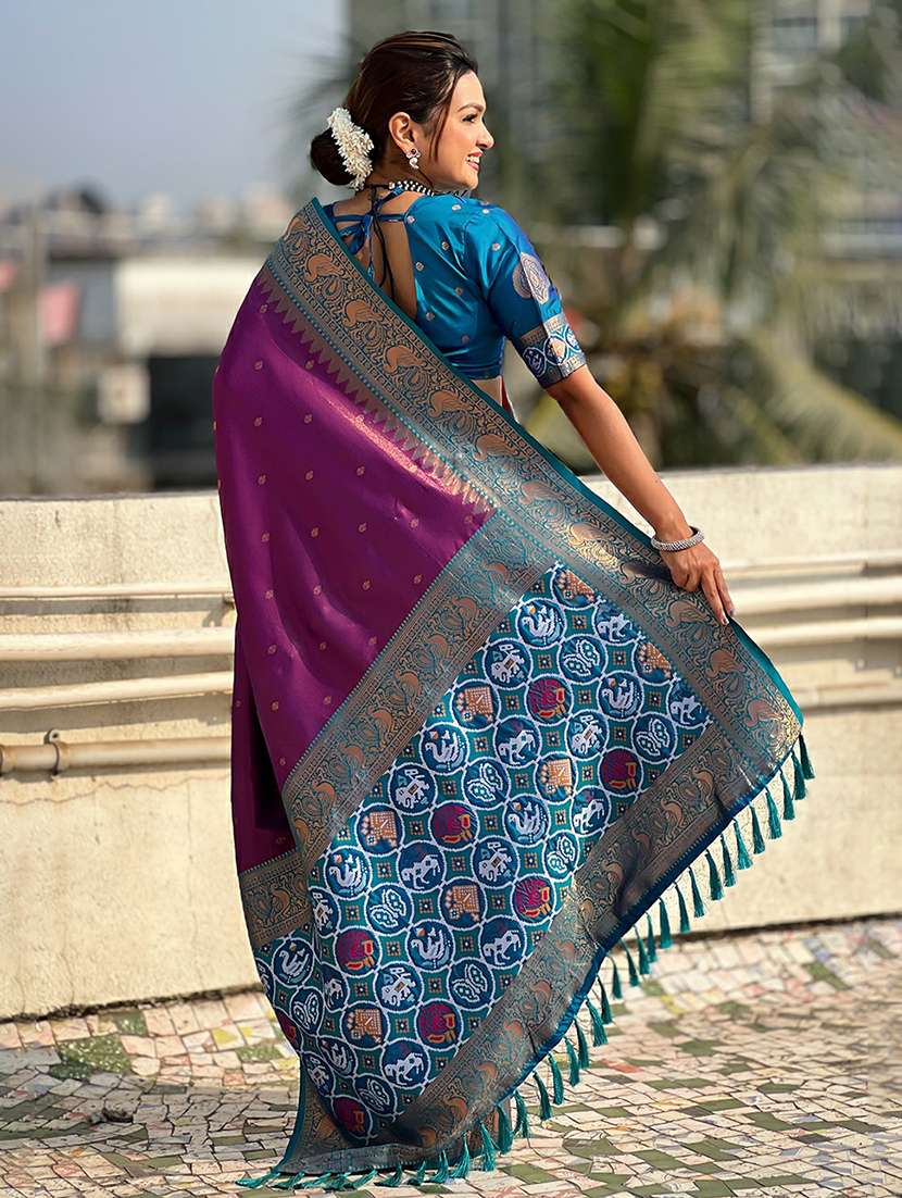 women self design patola saree with blouse - 22449682 -  Standard Image - 3