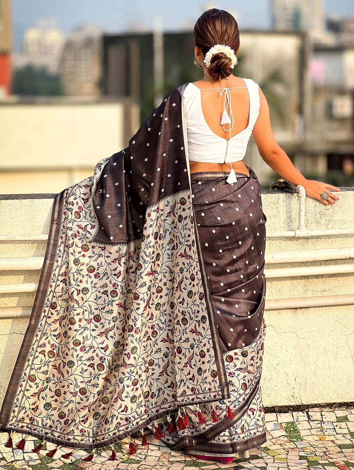 women printed casual wear saree with blouse - 22449698 -  Standard Image - 3