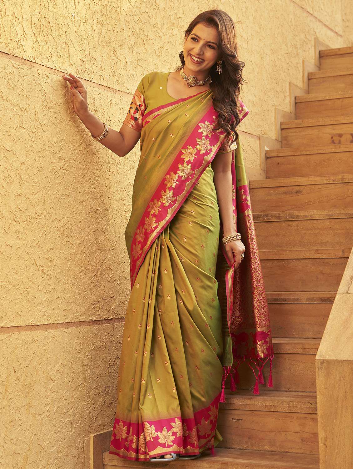 women self design banarasi saree with blouse - 22450351 -  Standard Image - 3