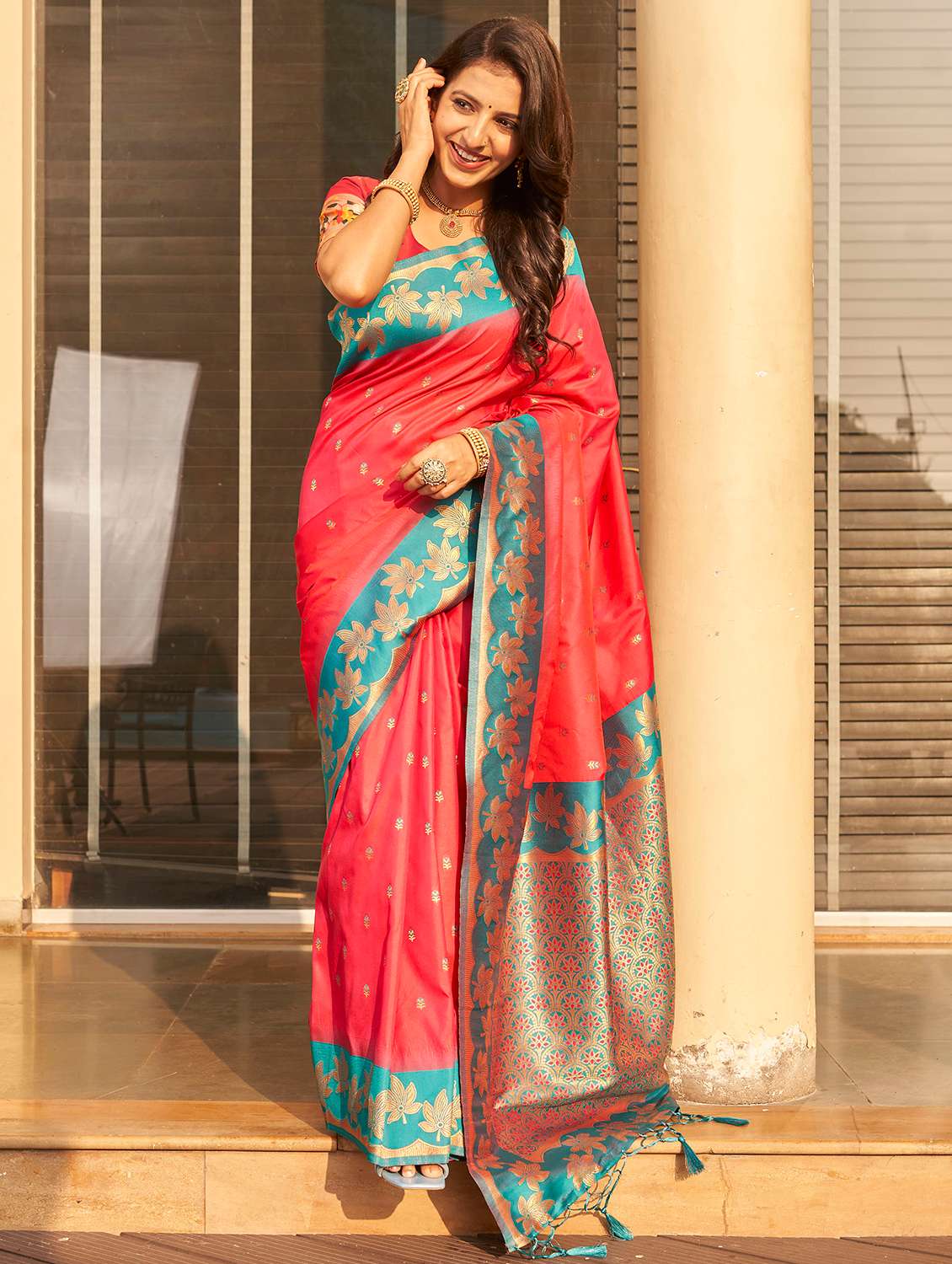 women self design banarasi saree with blouse