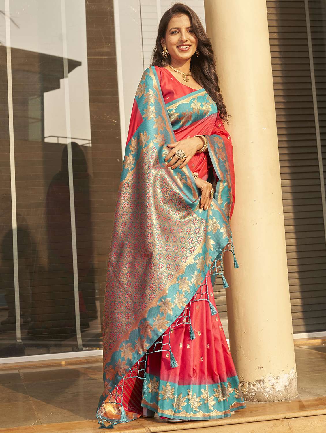 women self design banarasi saree with blouse - 22450352 -  Standard Image - 3