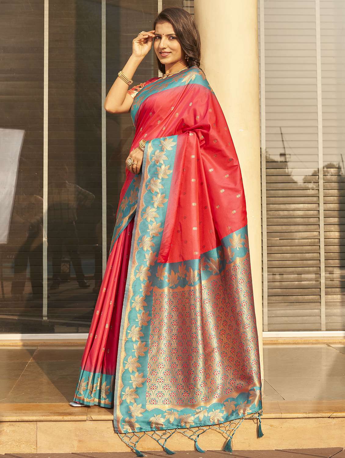 women self design banarasi saree with blouse - 22450352 -  Standard Image - 5