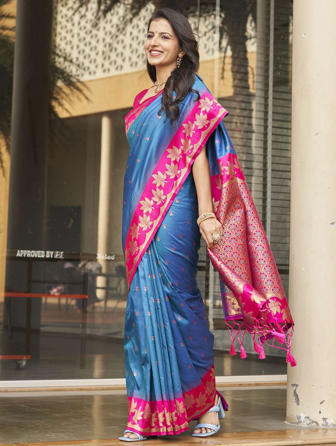 women self design banarasi saree with blouse - 22450353 -  Standard Image - 3