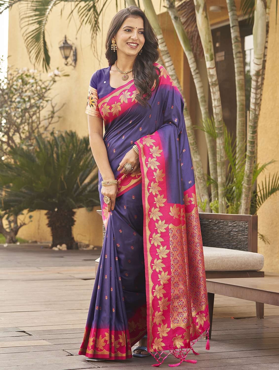 women self design banarasi saree with blouse
