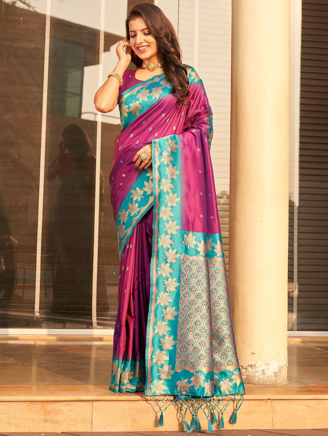 women self design banarasi saree with blouse