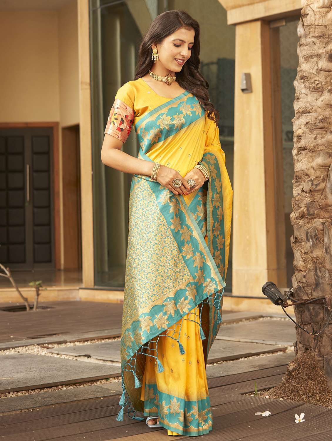 women self design banarasi saree with blouse - 22450356 -  Standard Image - 3