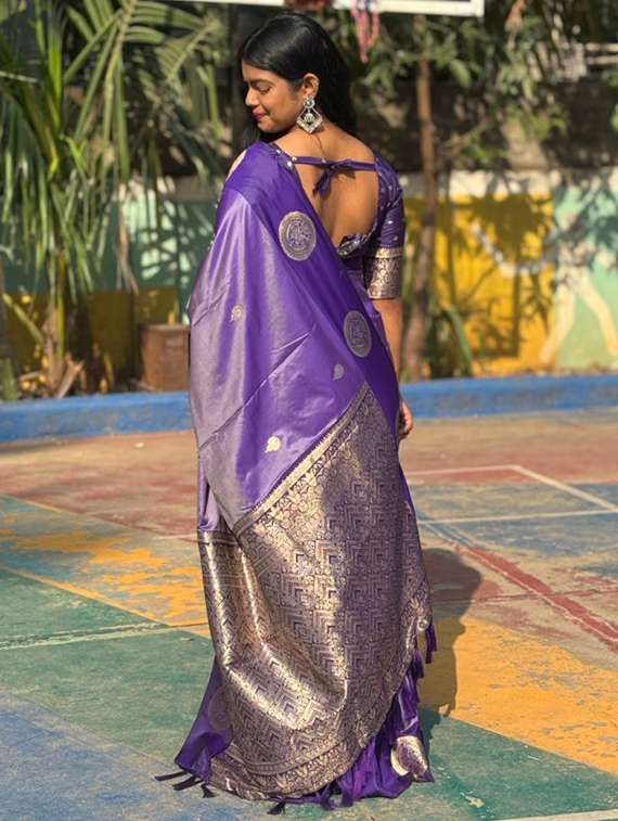 women self design banarasi saree with blouse - 22450363 -  Standard Image - 3