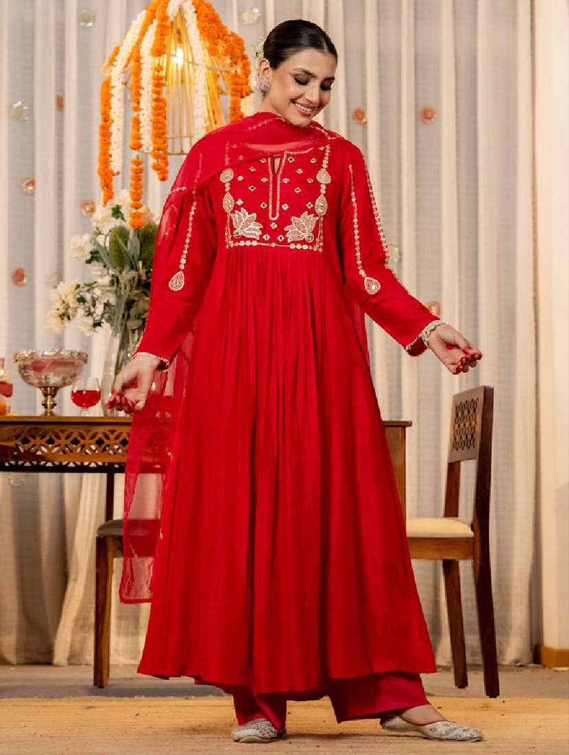 women red kurta pant set - 22451487 -  Standard Image - 3