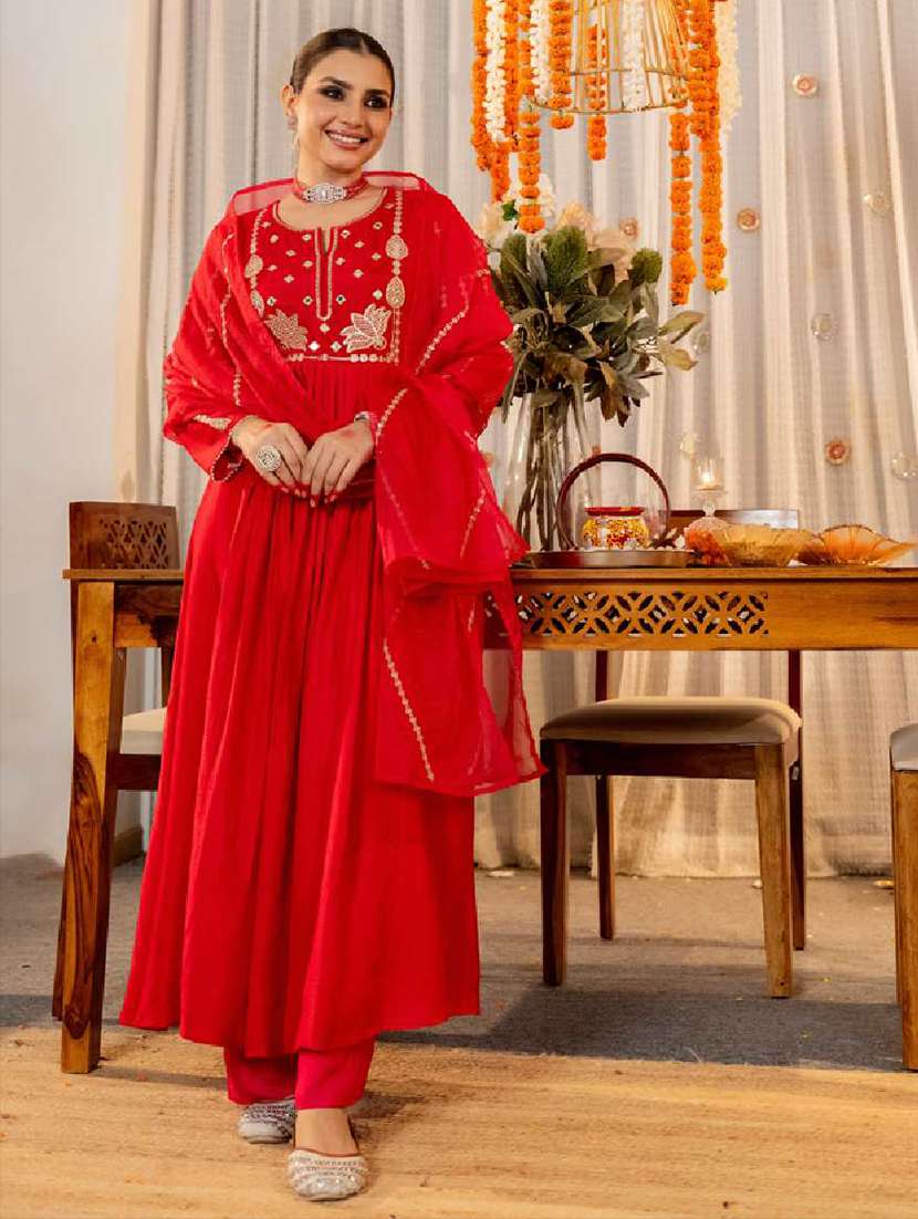 women red kurta pant set - 22451487 -  Standard Image - 5