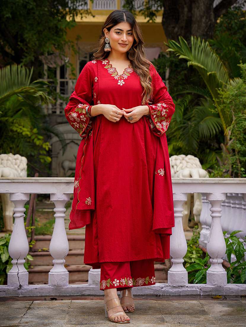 women red kurta pant set