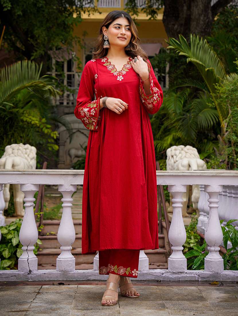 women red kurta pant set - 22451490 -  Standard Image - 3