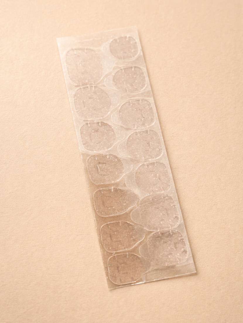  nude glossy stick-on artificial nails set of 12 with rhinestone & star design - 22451520 -  Standard Image - 3