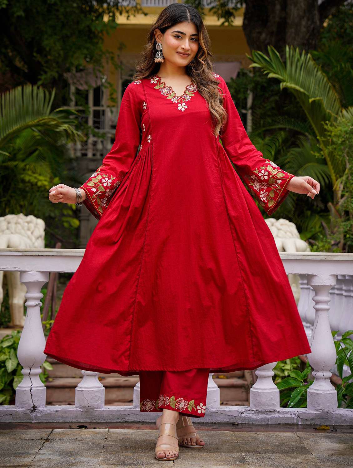 women red floral kurta pant set - 22451865 -  Standard Image - 3