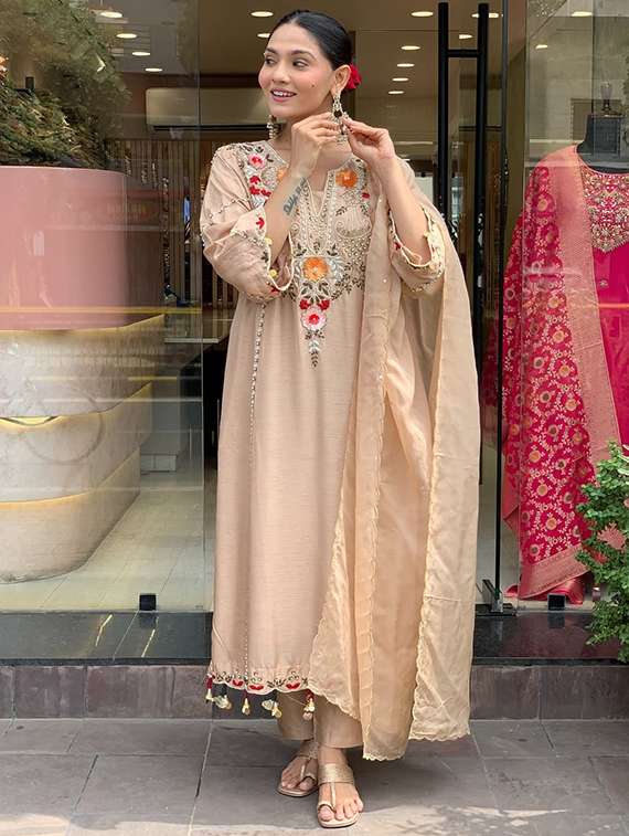 women cream  self design kurta pant set - 22451875 -  Standard Image - 3
