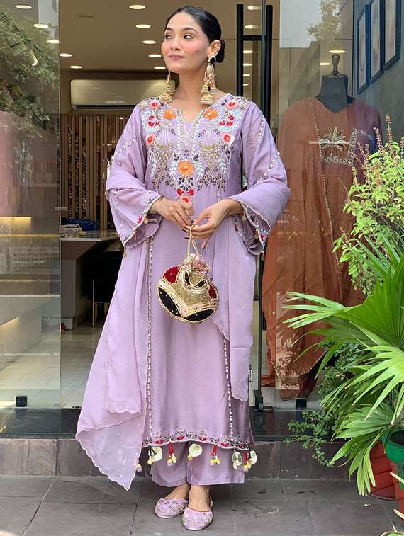 women lavender self design  kurta pant set - 22451876 -  Standard Image - 5