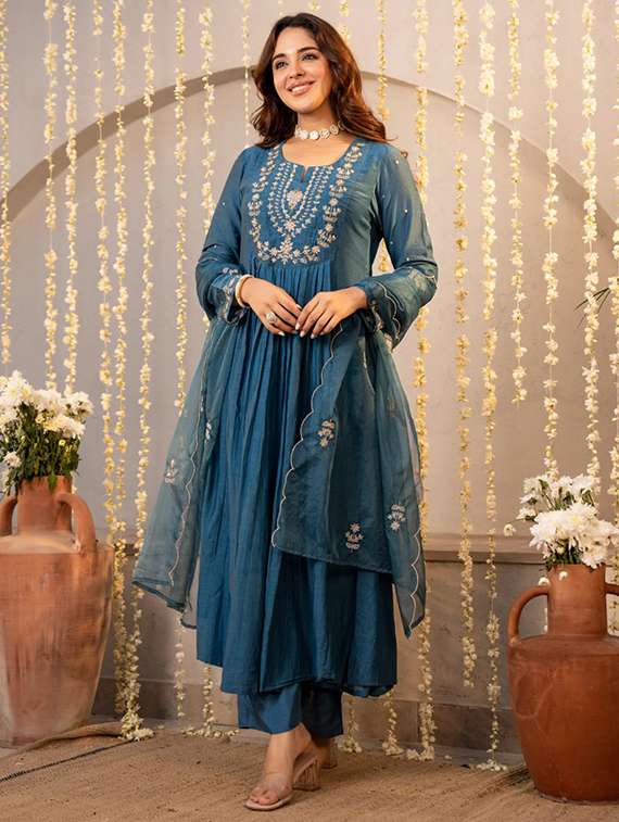 women blue  solid kurta pant set