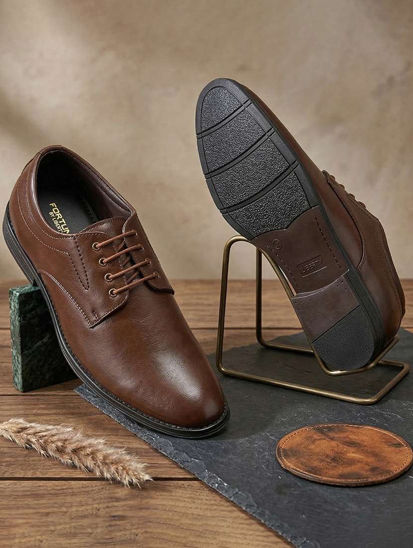 men solid lace up derby