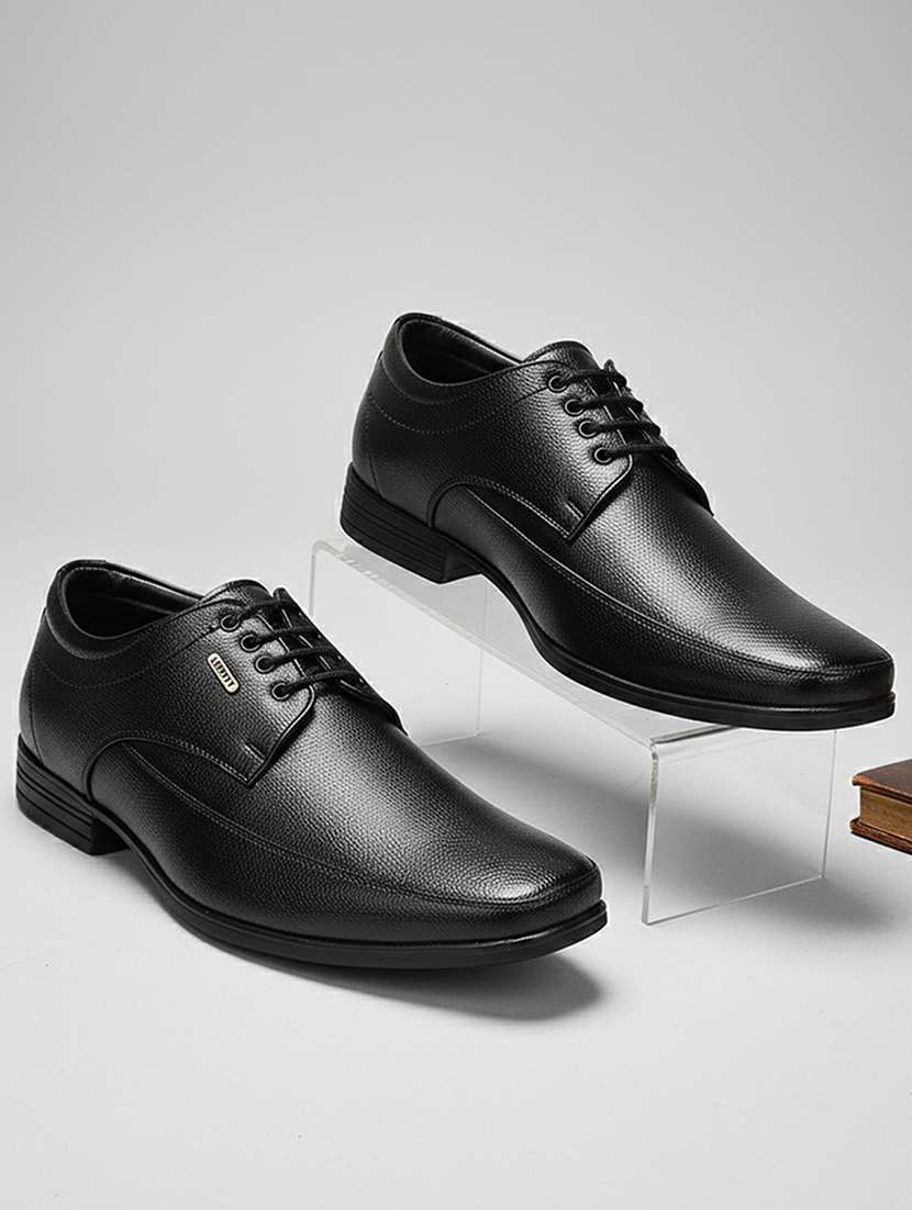 men solid lace up derby