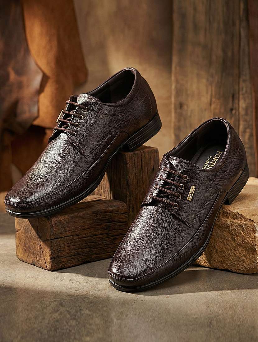 men solid lace up derby
