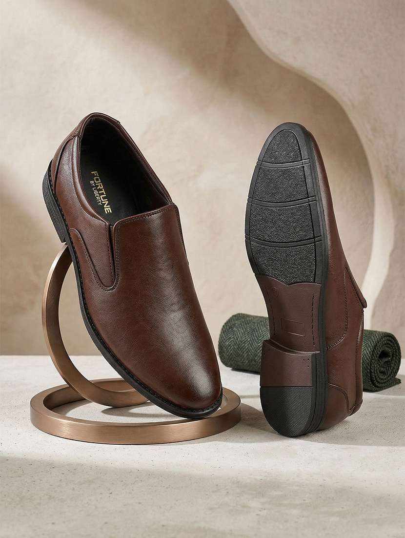 men solid slip on mocassin