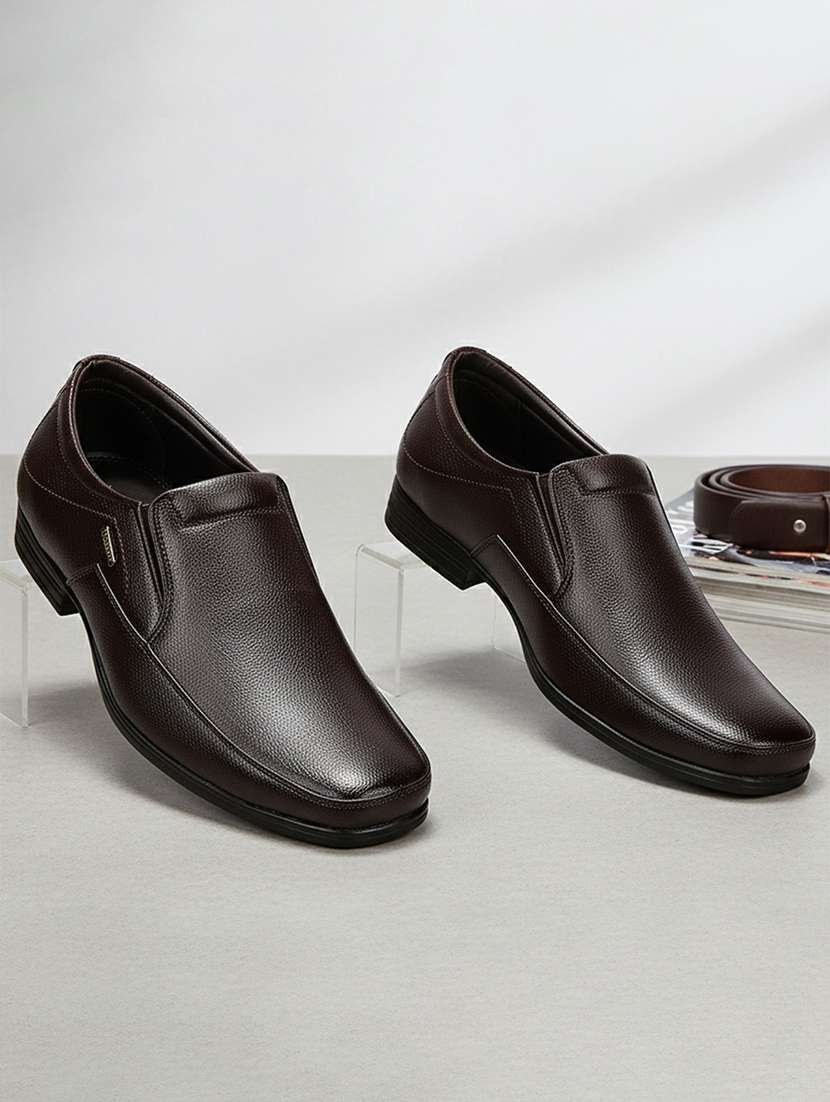 men solid slip on mocassin