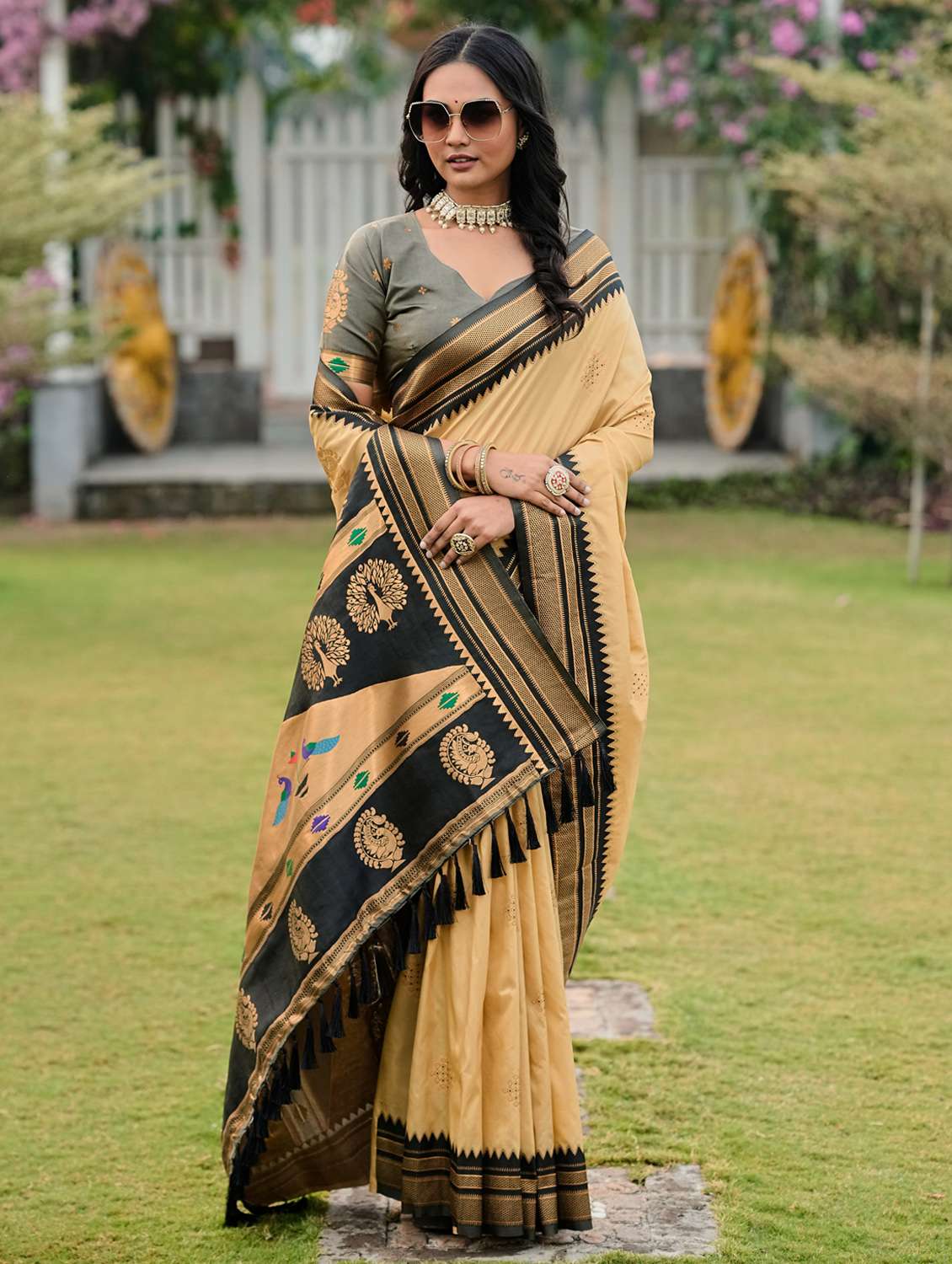 women self design paithani saree with blouse - 22452195 -  Standard Image - 3