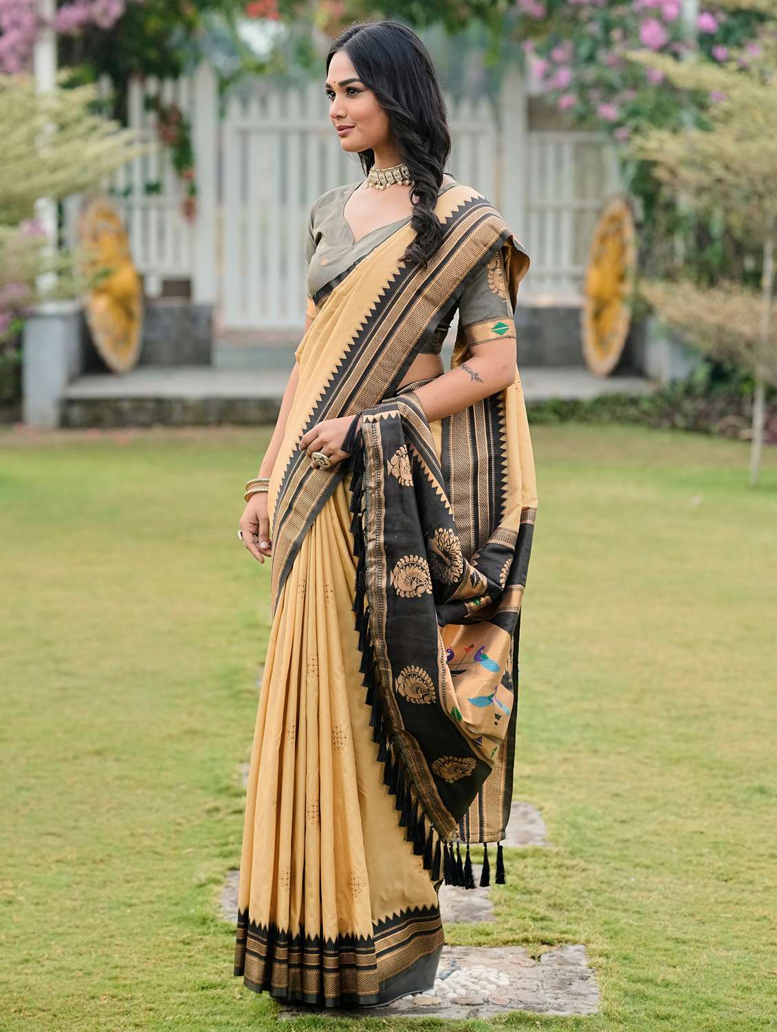 women self design paithani saree with blouse - 22452195 -  Standard Image - 5