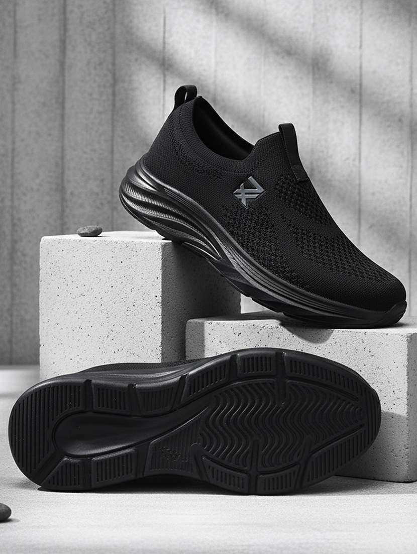 men solid slip on sport shoes
