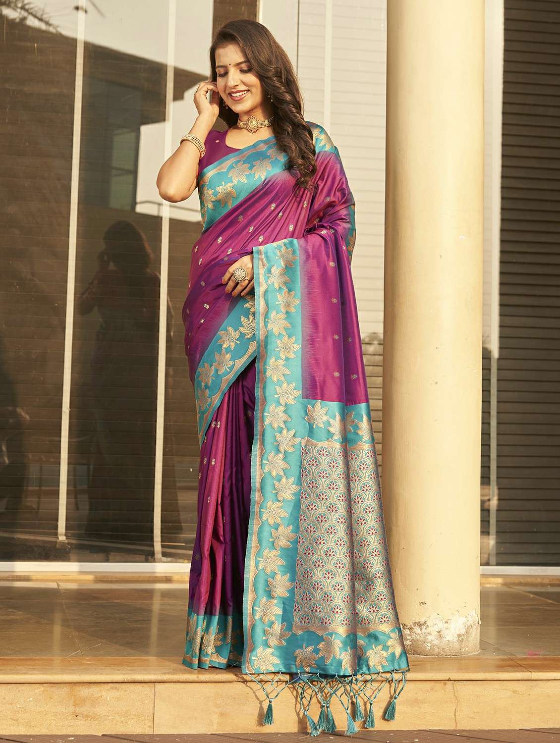 women self design banarasi saree with blouse