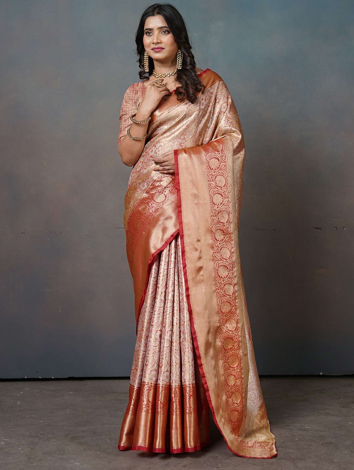 women self design kanjivaram saree with blouse