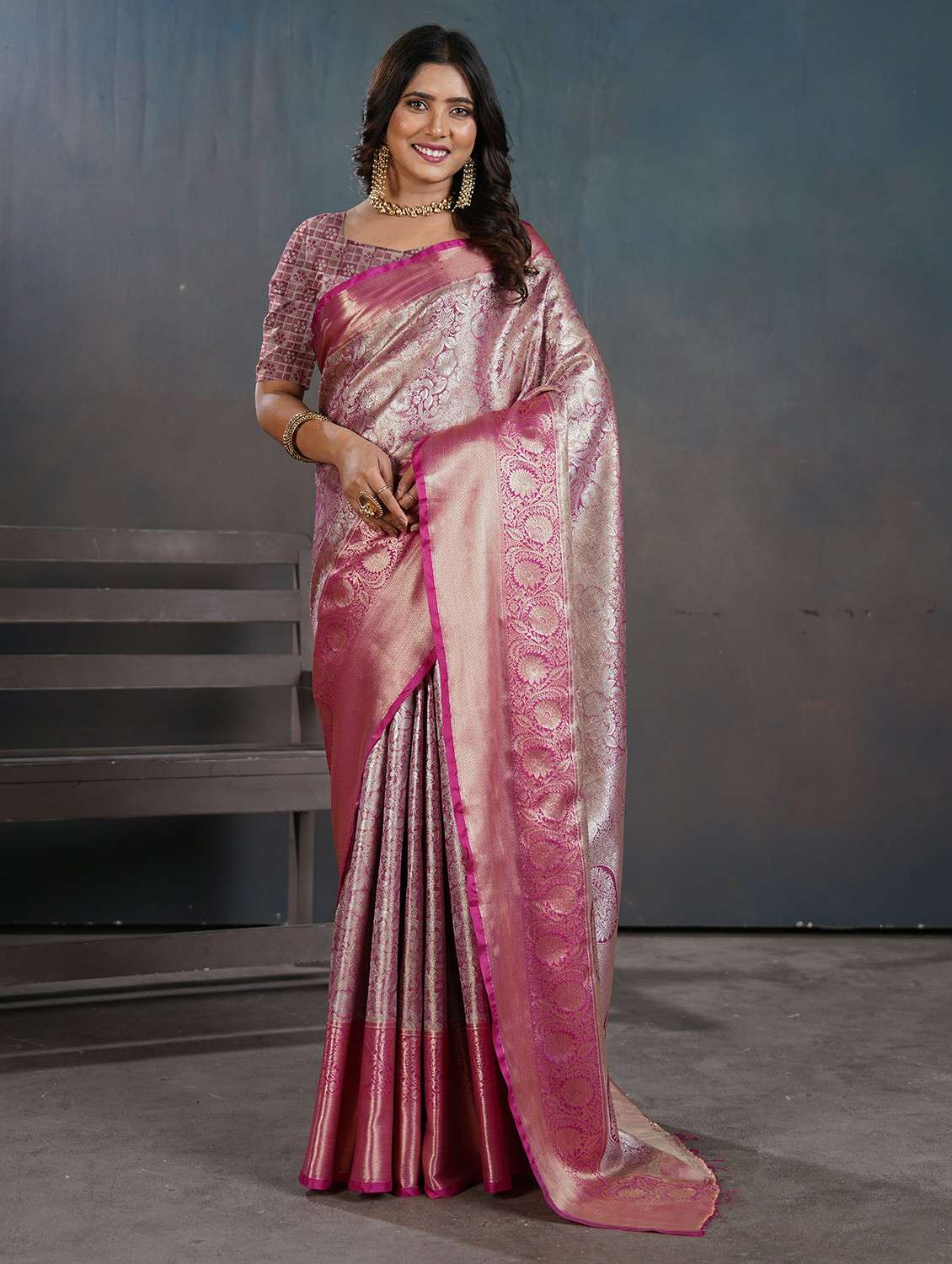 women self design kanjivaram saree with blouse