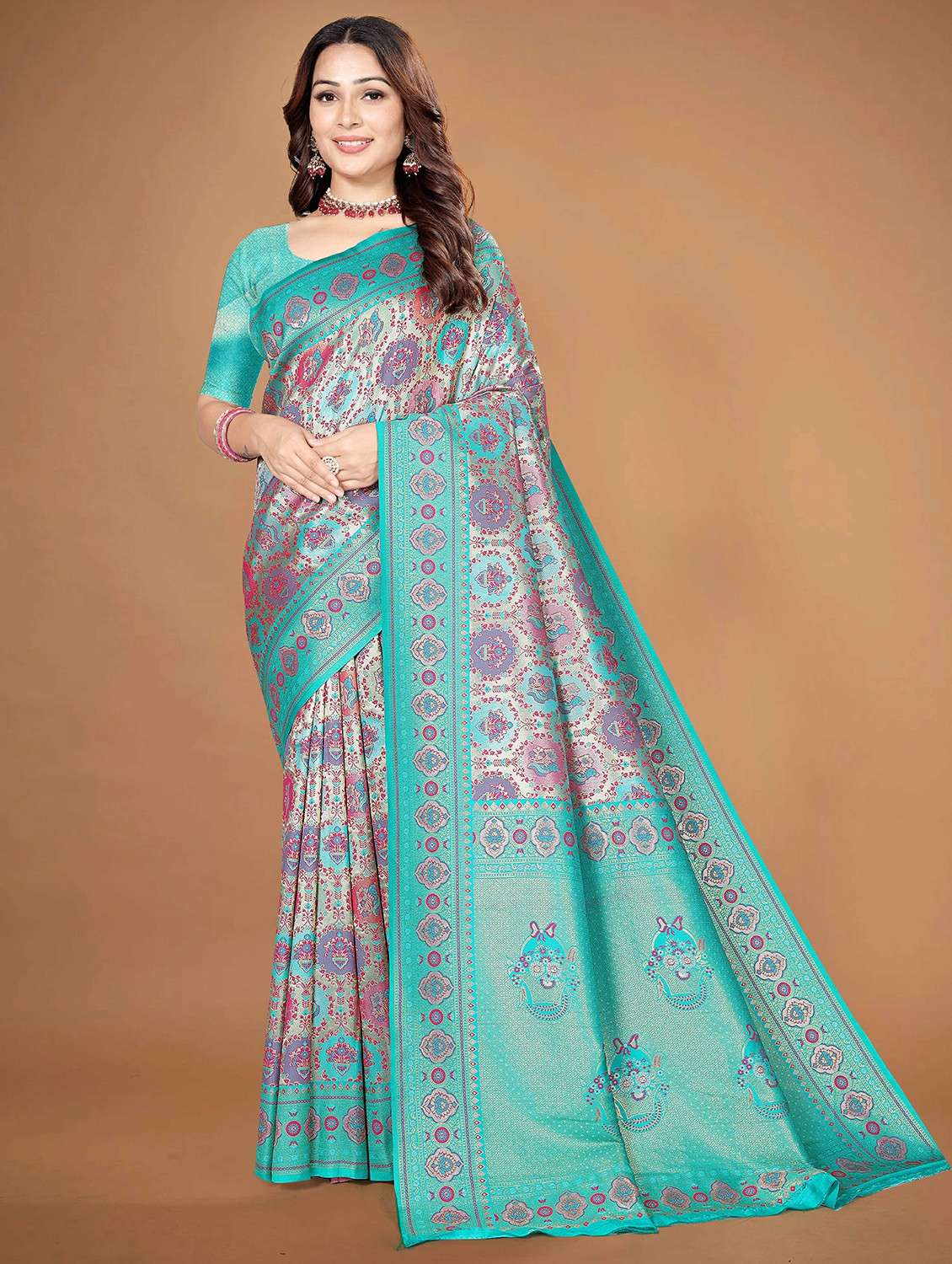 women self design kanjivaram saree with blouse